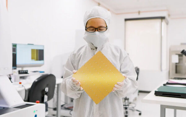 OpenAI запускает GPT-5.3-Codex-Spark на чипах Cerebras WSE-3. Это первая реализация за пределами экосистемы NVIDIA.