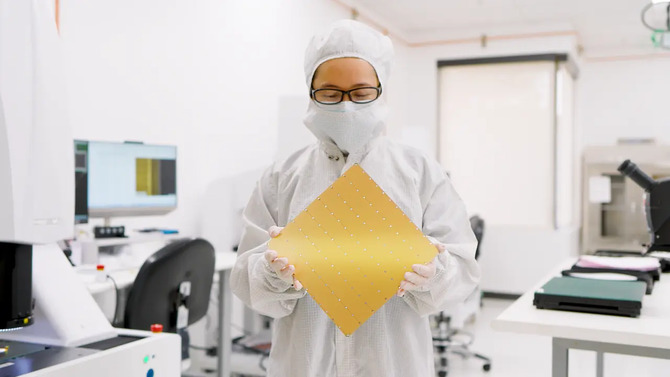 OpenAI запускает GPT-5.3-Codex-Spark на чипах Cerebras WSE-3. Это первая реализация за пределами экосистемы NVIDIA.