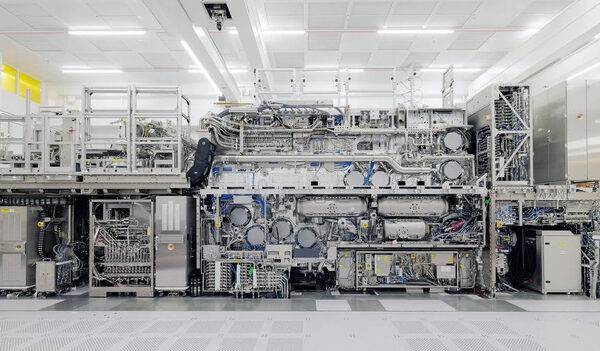 ASML увеличивает мощность источника EUV-света до 1000 Вт. Производительность завода увеличится на 50%. к 2030 году