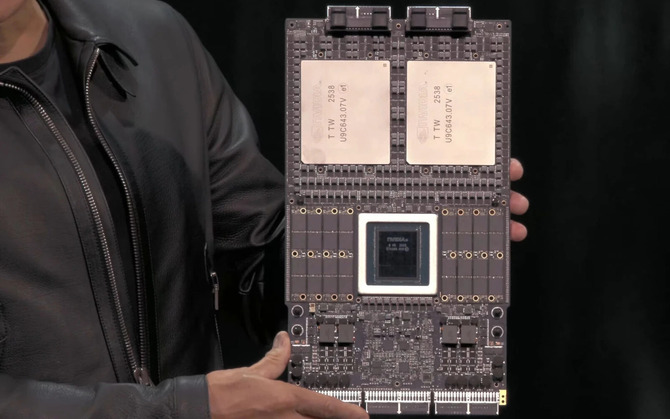 NVIDIA Vera Rubin NVL72 — это 72 графических процессора Rubin, HBM4 с пропускной способностью 22 ТБ/с и стоимостью токена в 10 раз ниже, чем у Blackwell.