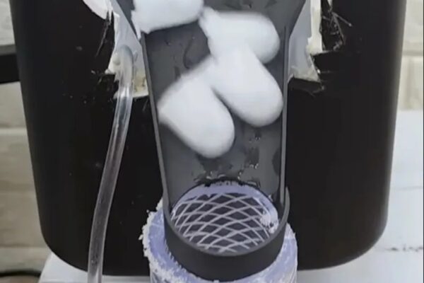 Энтузиаст адаптирует льдогенератор для охлаждения процессора