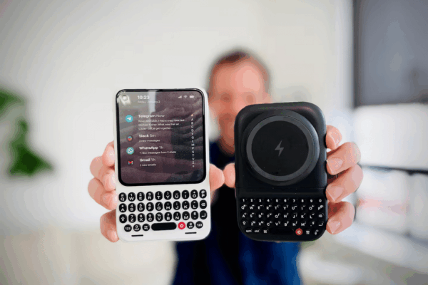 Бывшие сотрудники BlackBerry возвращают физическую клавиатуру смартфона, предназначенную для работы, а не для «прокрутки»