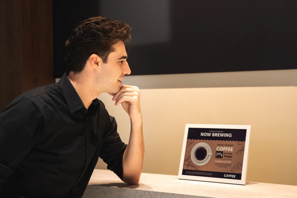 Samsung представила первый в мире цветной дисплей E-Ink с электронными чернилами в оболочке из фитопланктона