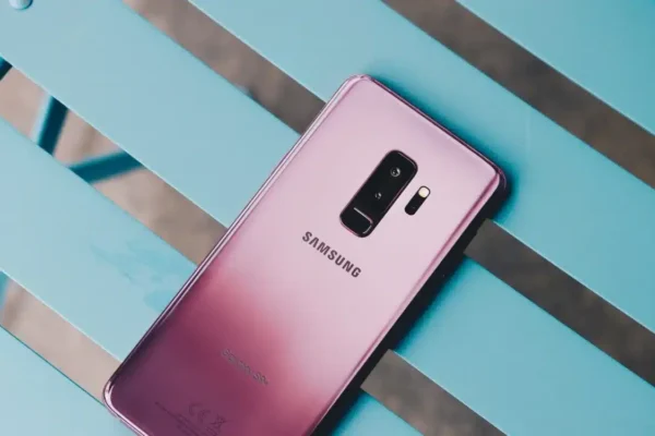 В ответ на iPhone 18: Samsung может вернуть в смартфоны технологии эпохи Galaxy S9+