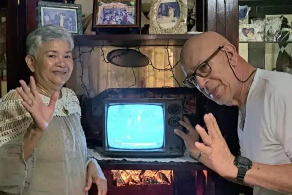 Семейная пара пенсионеров удивила Samsung рабочим ЭЛТ-телевизором 39-летней давности — компания превратила его в музейный экспонат