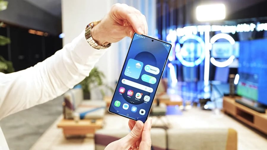 Samsung решила внести радикальные изменения в свои смартфоны: на чем начнет экономить в апреле