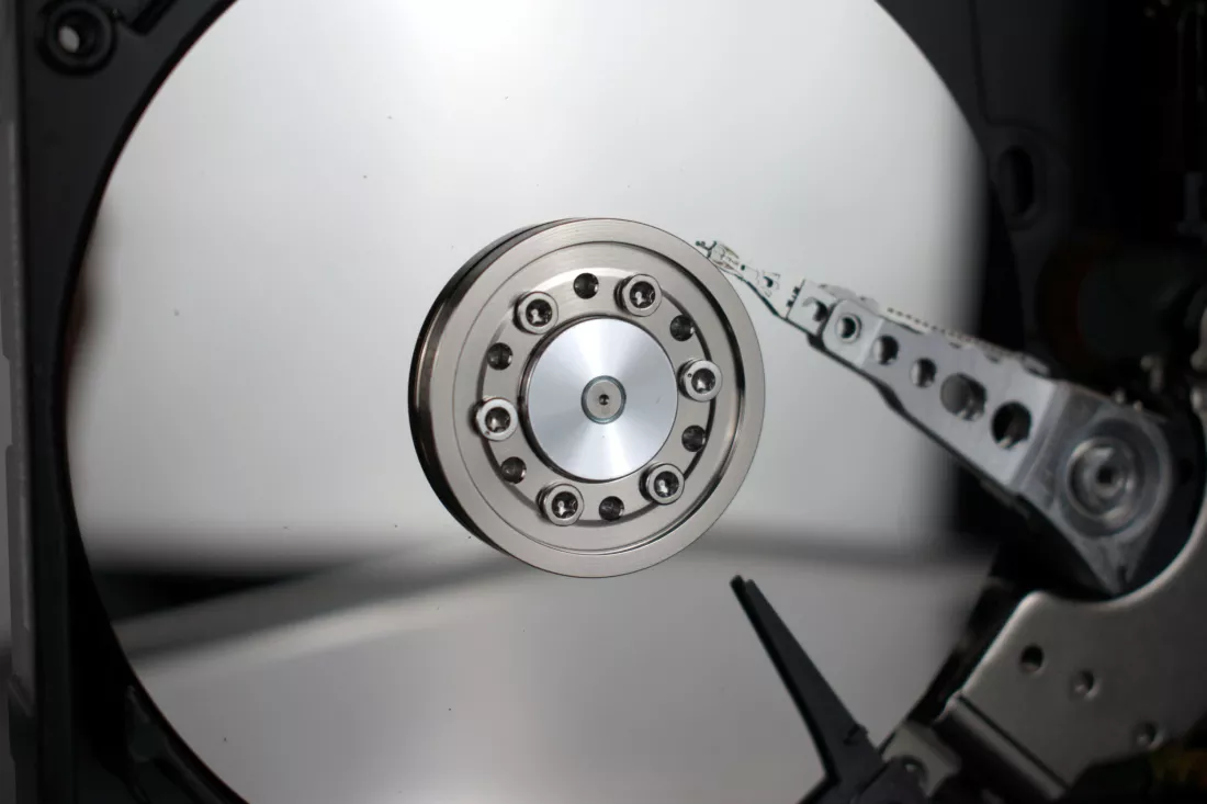 Революция жестких дисков: Seagate начинает массовую поставку накопителей HAMR емкостью более 30 ТБ