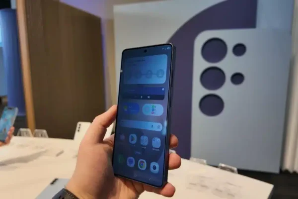 Samsung Galaxy S26 Ultra становится еще более интуитивно понятным: новая функция «Конфиденциальность одним жестом»