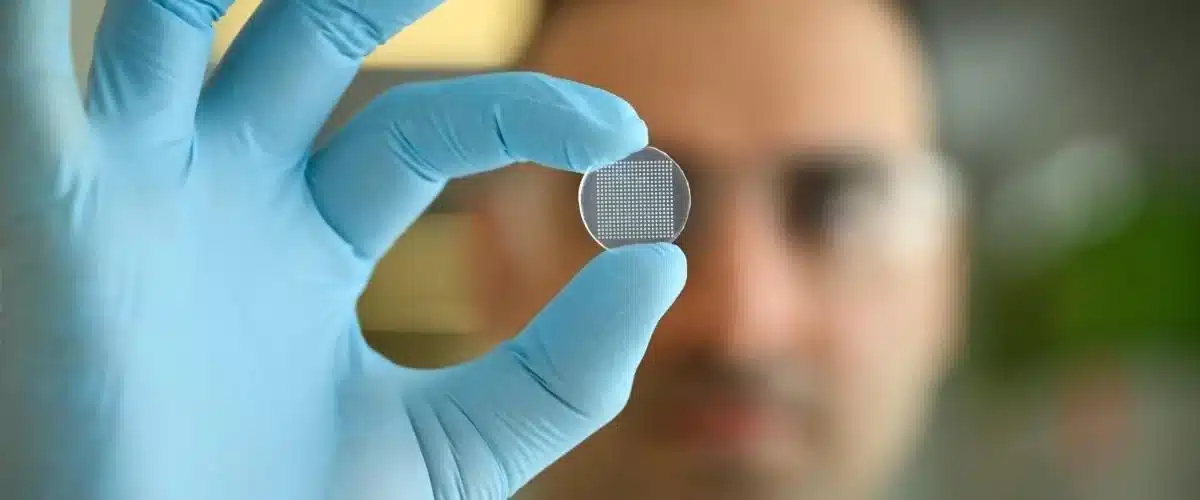 Будущее диагностики: Пластырь с микроиглами контролирует иммунитет без забора крови