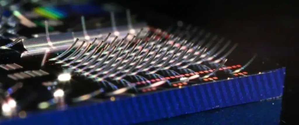 Революция в области дисплеев: новое фотонное устройство обещает «бесконечное» разрешение