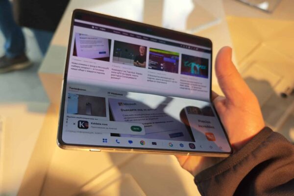 Motorola продемонстрировала складной смартфон Razr Fold и поделилась некоторыми подробностями о нем