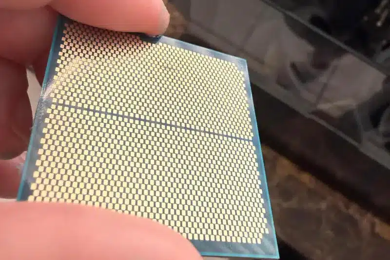 Новый BIOS не помог: процессоры AMD Ryzen 7 9800X3D продолжают гореть на материнских платах ASRock