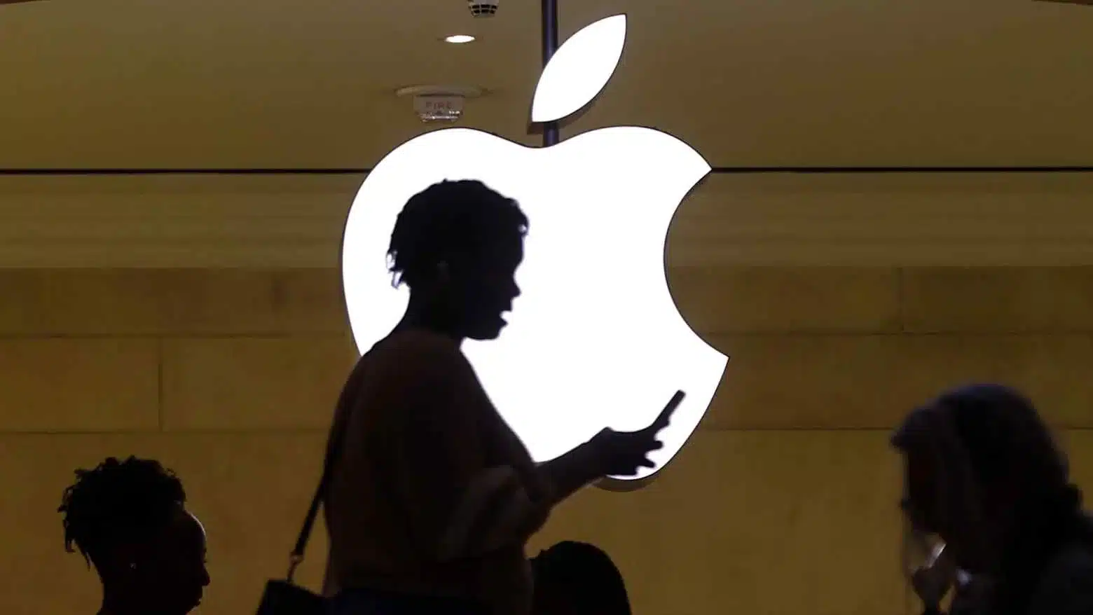 Складной iPhone терпит неудачу? Технические препятствия грозят премьере в 2026 году