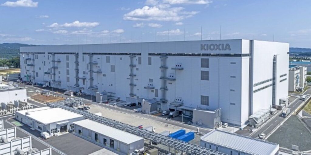 Землетрясение магнитудой 7,7 в Японии сильнее всего ударило по химикатам, производящим чипы