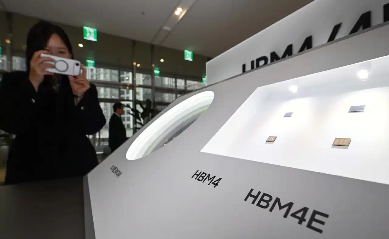 Samsung ускоряет гонку технологий: первые образцы памяти HBM4E дебютируют в мае