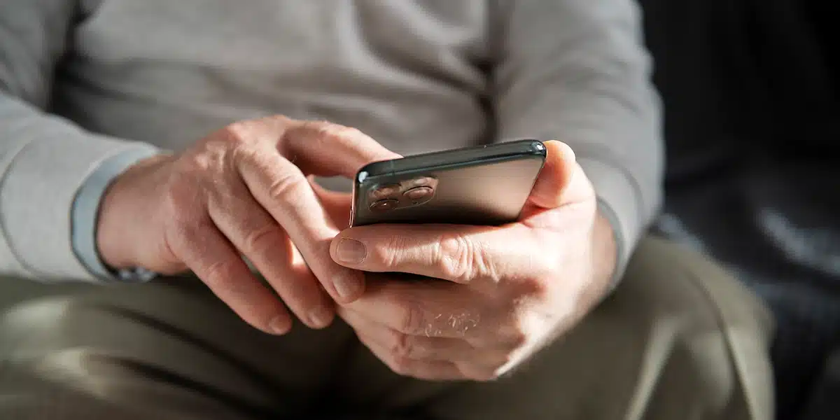 С 2027 года все смартфоны в ЕС будут иметь съемные аккумуляторы и зарядку через USB-C.