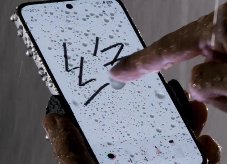 OPPO готовит первый смартфон с дисплеем, который будет работать даже под сильным дождем