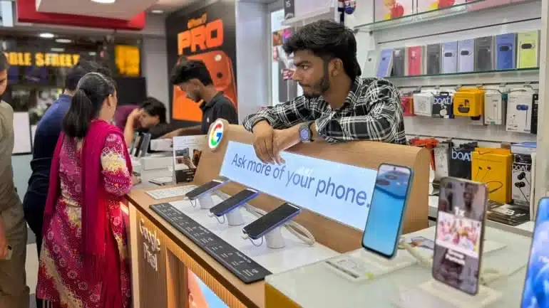 Кризис в Иране угрожает экспорту смартфонов из Индии, но Apple стоит на своем