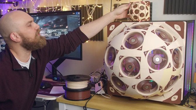 Снял стекло с корпуса и установил 15 вентиляторов Noctua. Температура процессора упала на целых 20°C