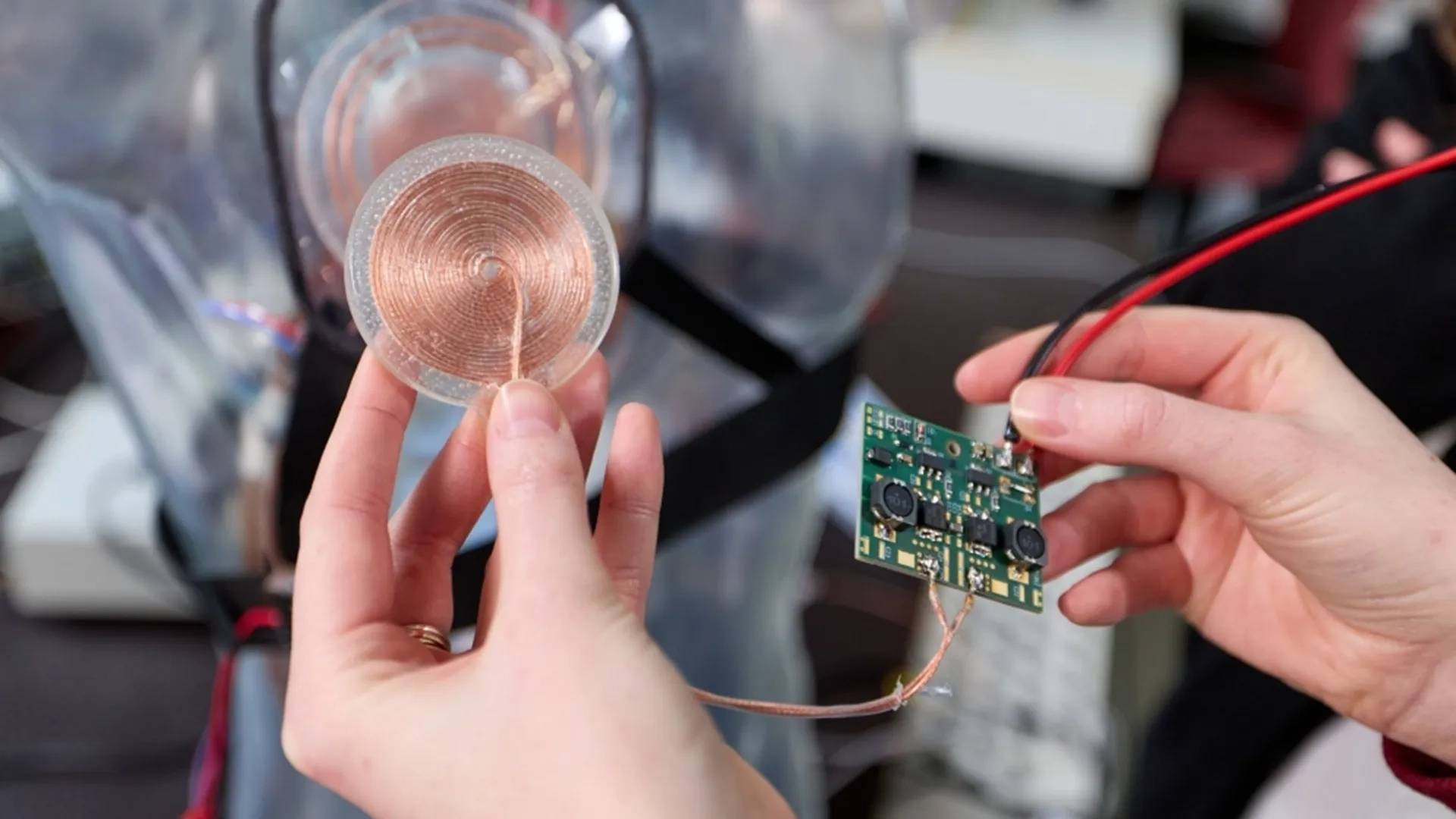 Кабели уходят в историю: эффективность беспроводной зарядки достигла 95 %