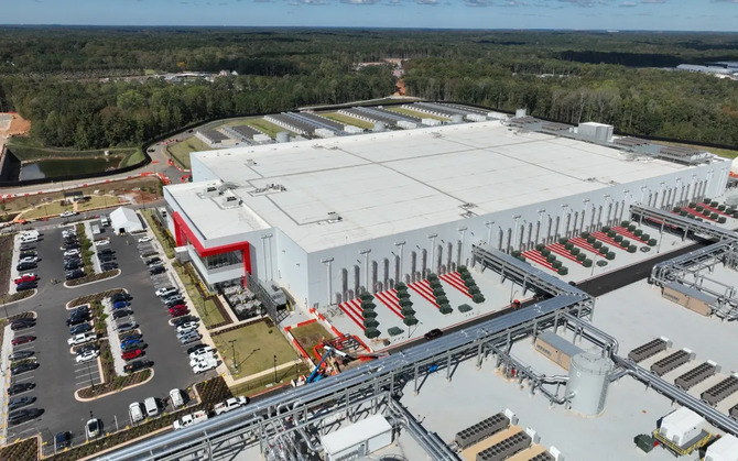 Дата-центр Fairwater откроется раньше, чем планировалось. Microsoft объединяет сотни тысяч графических процессоров Blackwell в единую фабрику искусственного интеллекта