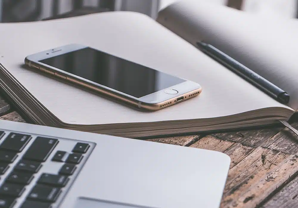 Солнечные блики от экрана: опасны ли смартфоны для зрения?