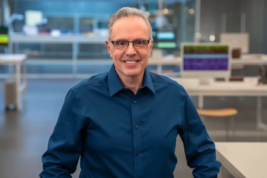 Джонни Сруджи возглавит подразделение Apple по разработке устройств