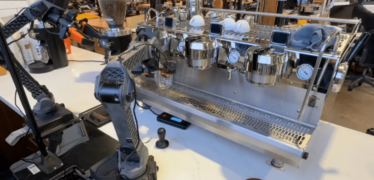 Физический интеллект: новая модель искусственного интеллекта для роботов демонстрирует неожиданные способности